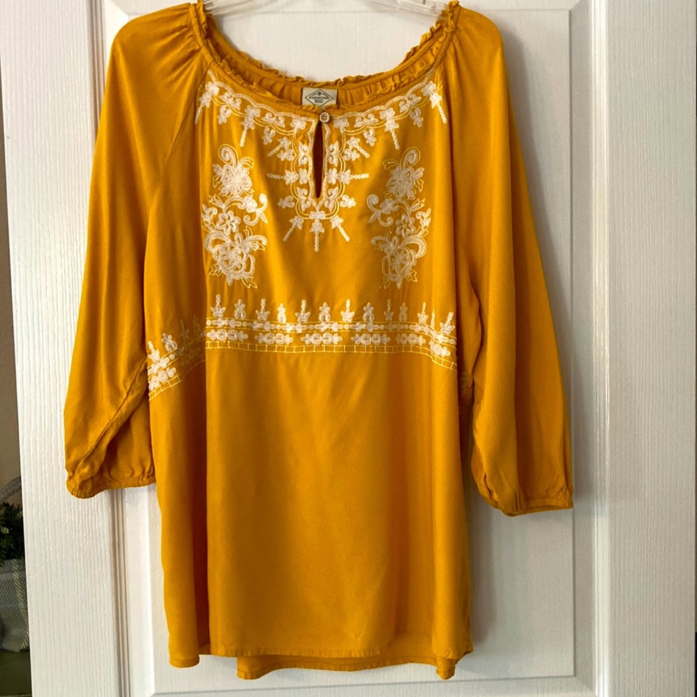 St. John’s Bay gold boho top with embroidery size XL